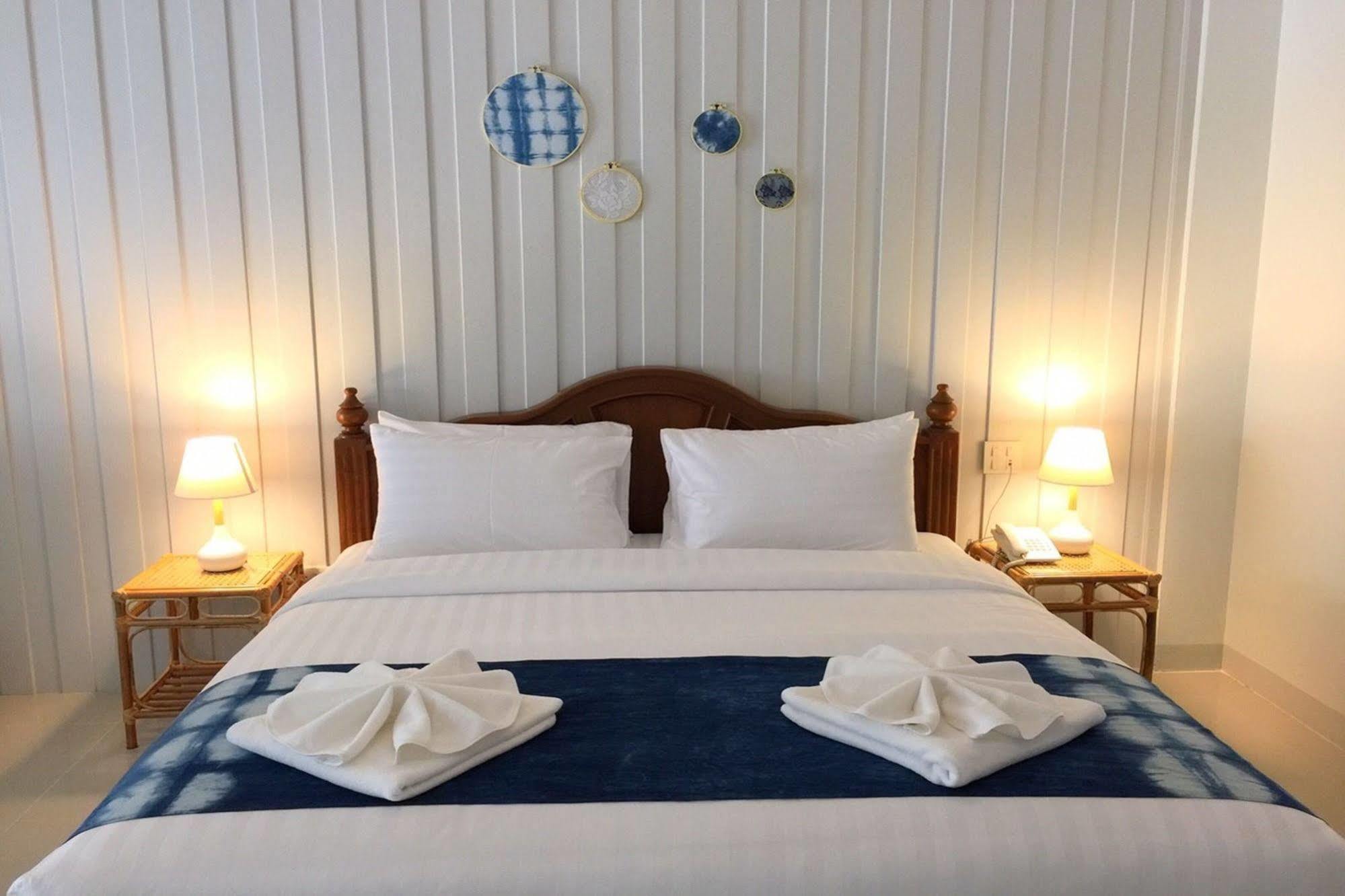 Hotel Baan Iyara Nan Esterno foto